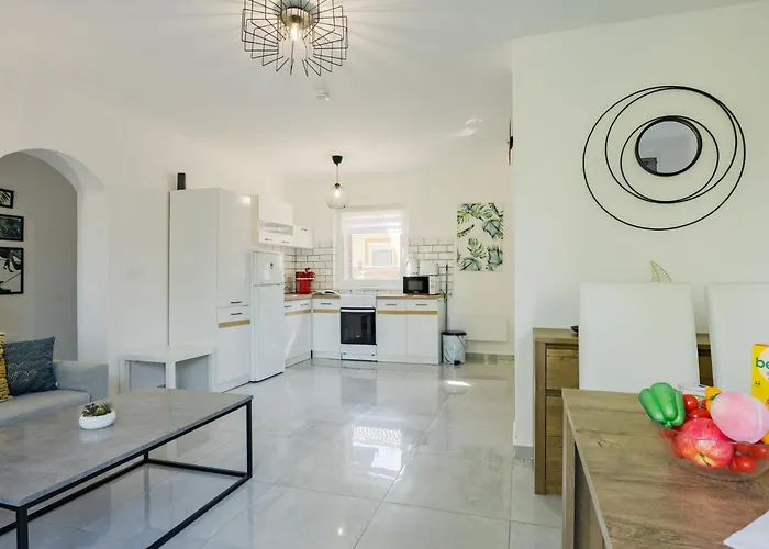 Holiday home Iris By Interhome *